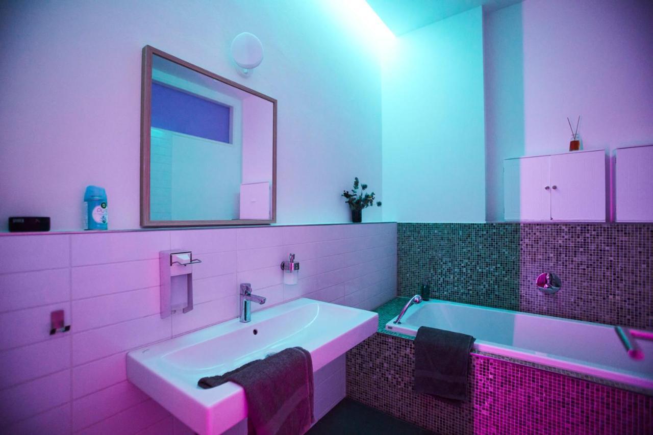Huge With Cinema And Kitchen In Friedrichshain * Berlijn